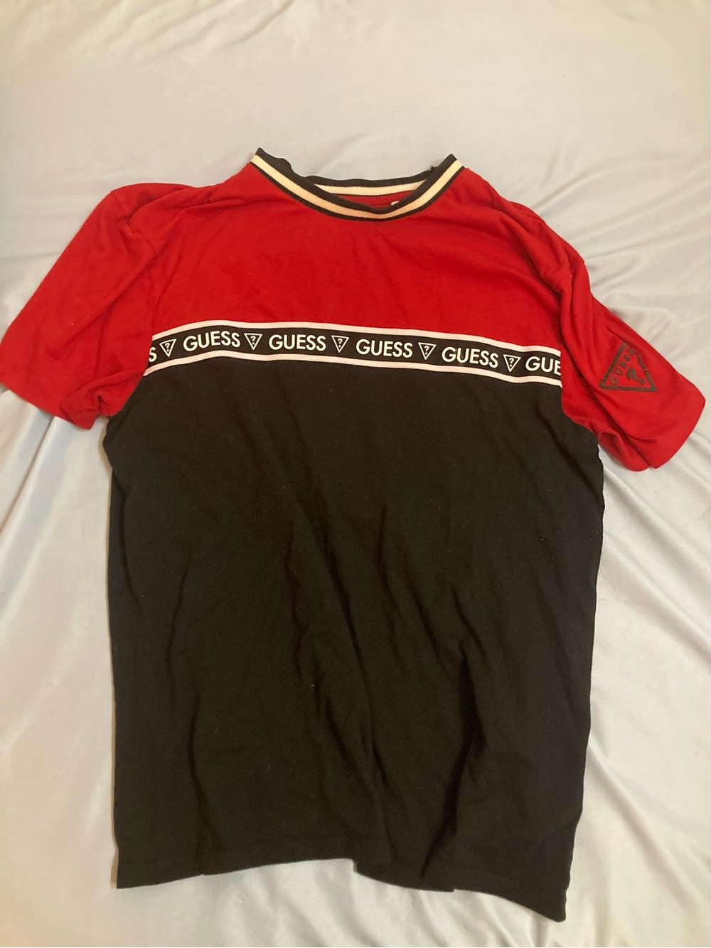 GUESS Men’s Colorblock Logo T-Shirt Red/Black/White Crew Neck Short Sleeve L